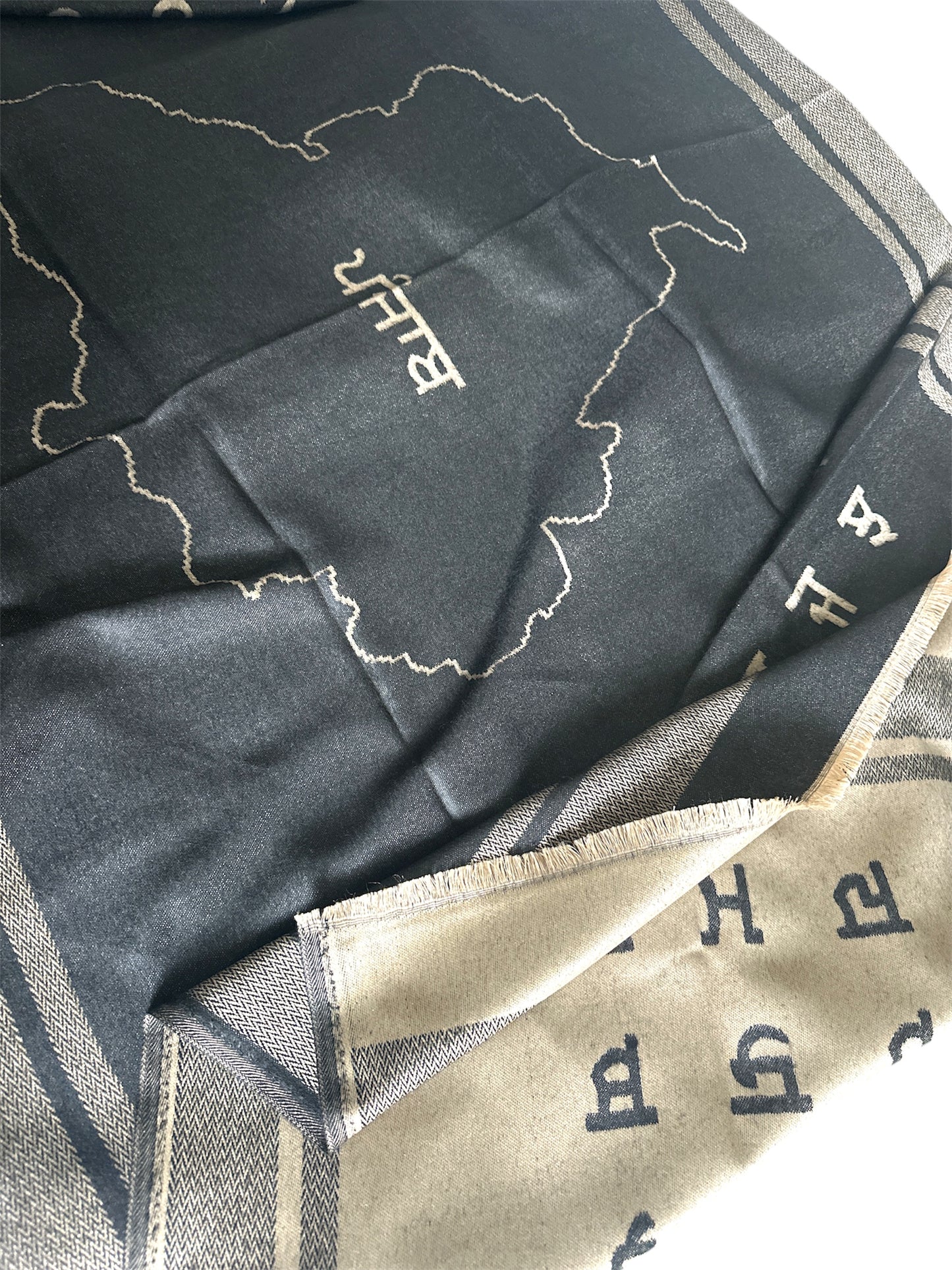 UDDA - ADDA Warm Shawl - BLACK with light gold backside